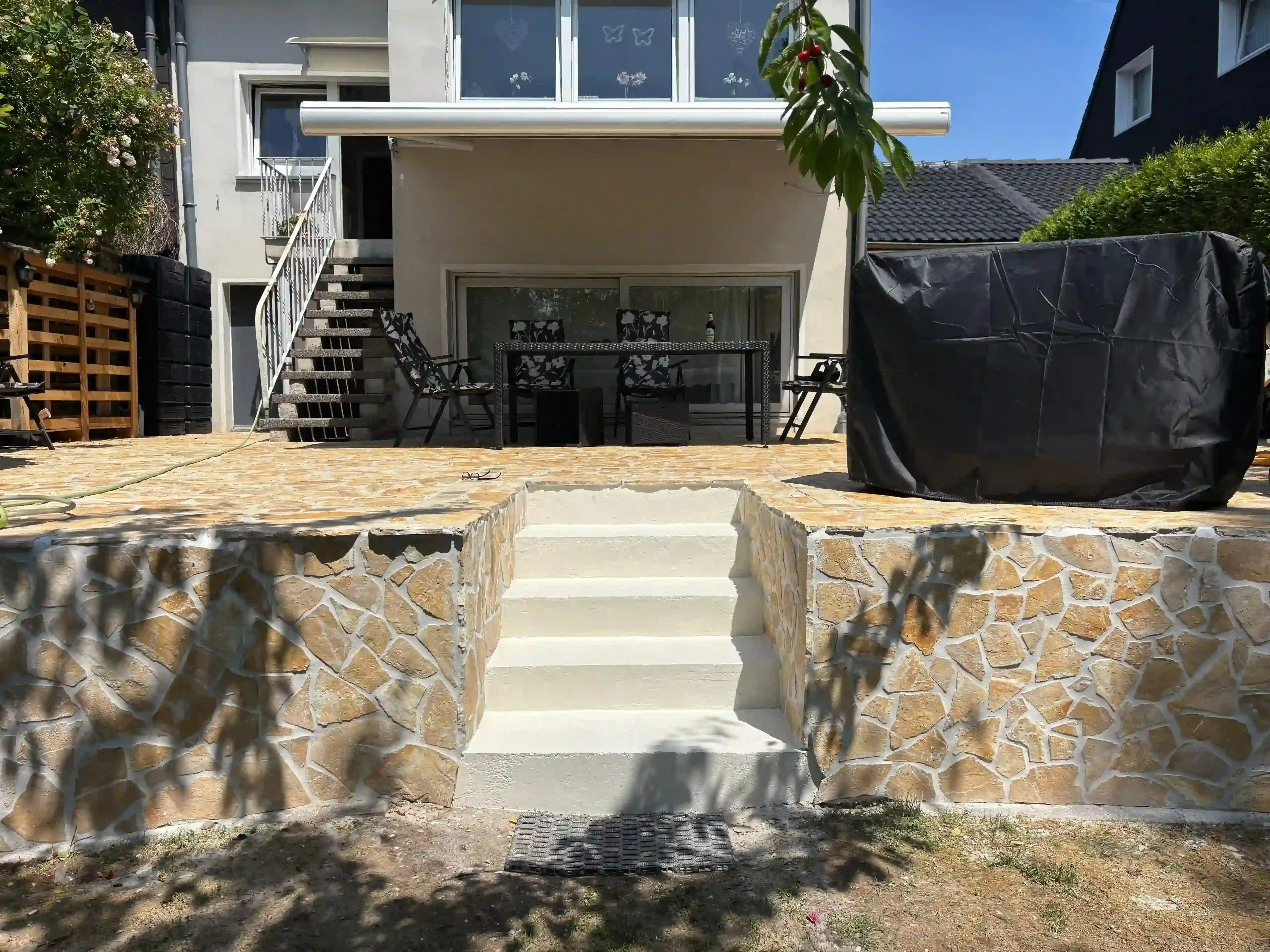 Steintechnik und professionelle Steinreinigung in NRW - Brand Sanierungen ist Ihr Partner für Natursteinarbeiten und Pflasterungen in Nordrhein-Westfalen.